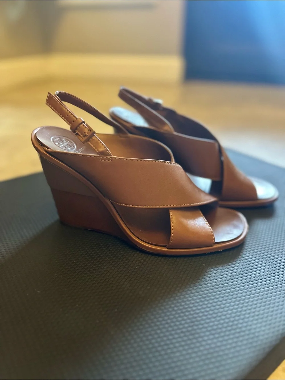 Tory Burch Tan Leather Crisscross Slingback Sandals Size 7.5